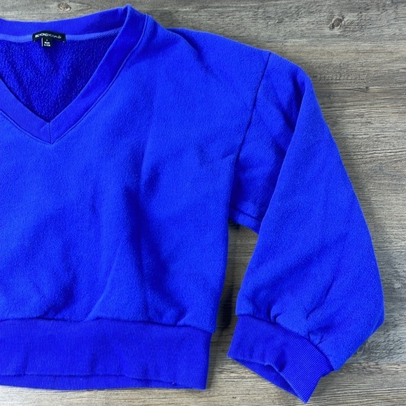 Beyond Yoga Women’s Royal Blue V Neck Oversized Cropped Sweatshirt, size Large - Picture 3 of 8